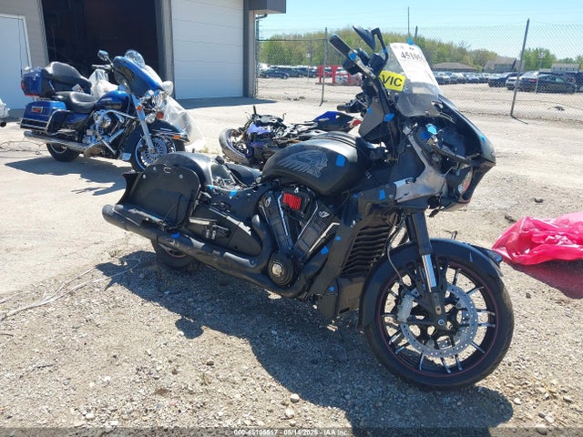 56KLCDRR7L3386524 INDIAN MOTORCYCLE CO. Challenger Dark Horse