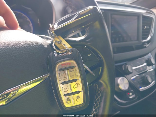 45105809 :رقم المزاد ، 2C4RC1FG3JR356717 vin ، 2018 Chrysler Pacifica Touring Plus مزاد بيع