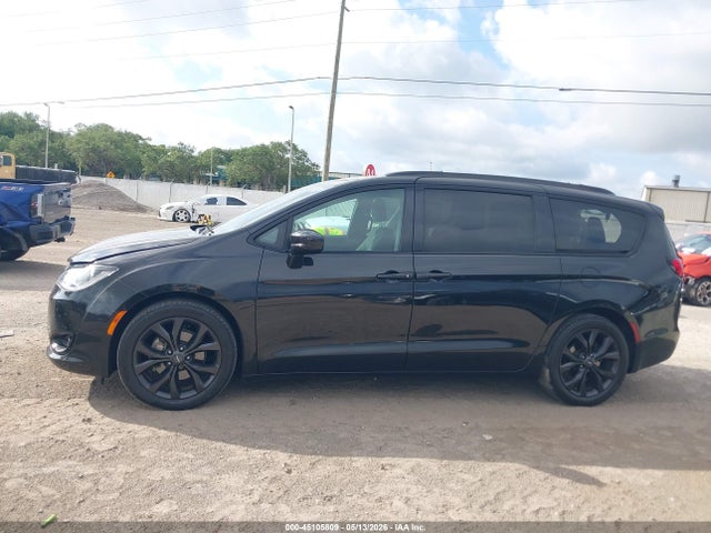 45105809 :رقم المزاد ، 2C4RC1FG3JR356717 vin ، 2018 Chrysler Pacifica Touring Plus مزاد بيع