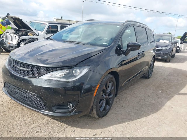 45105809 :رقم المزاد ، 2C4RC1FG3JR356717 vin ، 2018 Chrysler Pacifica Touring Plus مزاد بيع