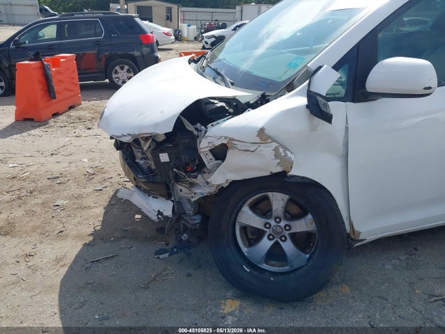45105825 :رقم المزاد ، 5TDKK3DC7BS154410 vin ، 2011 Toyota Sienna Le V6 مزاد بيع