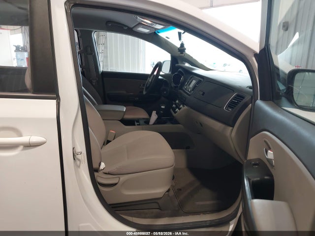 45105827 :رقم المزاد ، KNDMA5C12J6388816 vin ، 2018 Kia Sedona L مزاد بيع