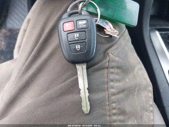 2T1BURHE1HC896330 Toyota COROLLA LE