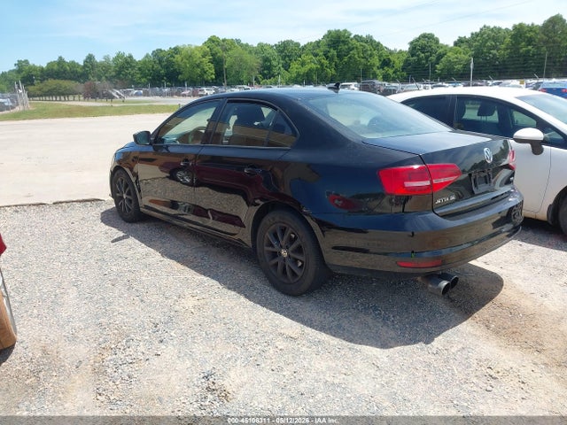 45106311 :رقم المزاد ، 3VWD17AJ2FM239437 vin ، 2015 Volkswagen Jetta 1.8t Se مزاد بيع