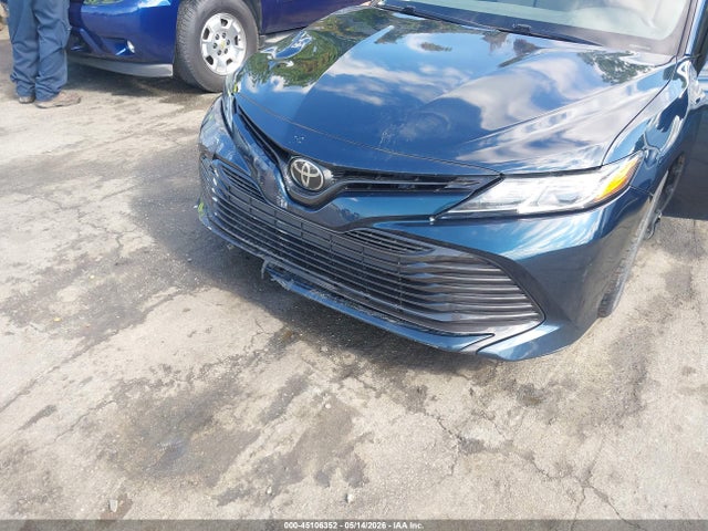 Продаж на аукціоні авто 2018 Toyota Camry Le, vin: 4T1B11HK9JU566780, номер лоту: 45106352