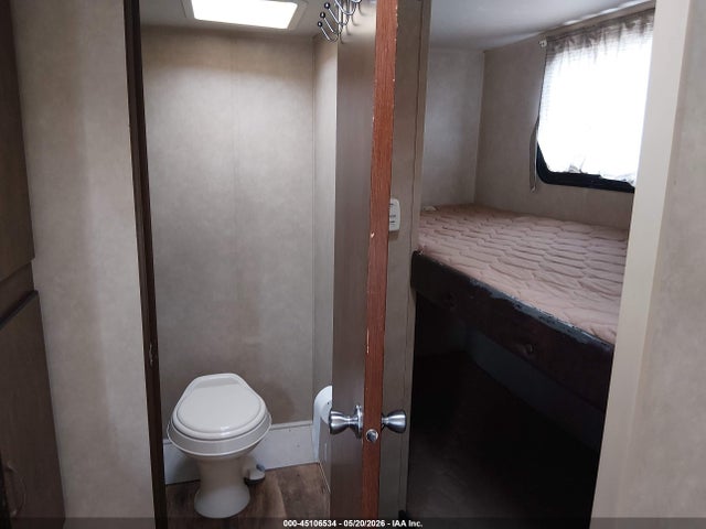 Продажа на аукционе авто 2017 Forest River Wildwood X-lite 195b, vin: 4X4TWDV14H7354198, номер лота: 45106534