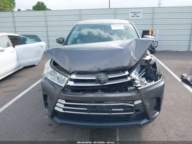 Продажа на аукционе авто 2018 Toyota Highlander Le, vin: 5TDZZRFH9JS239821, номер лота: 45106756