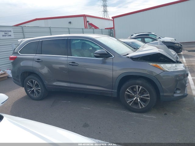Продажа на аукционе авто 2018 Toyota Highlander Le, vin: 5TDZZRFH9JS239821, номер лота: 45106756