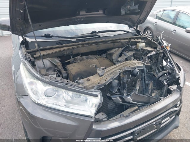 Продажа на аукционе авто 2018 Toyota Highlander Le, vin: 5TDZZRFH9JS239821, номер лота: 45106756