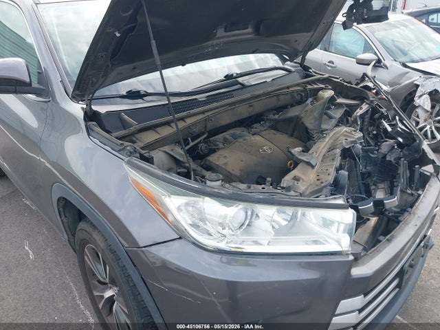 Продажа на аукционе авто 2018 Toyota Highlander Le, vin: 5TDZZRFH9JS239821, номер лота: 45106756
