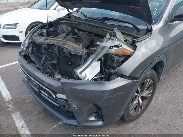 Продажа на аукционе авто 2018 Toyota Highlander Le, vin: 5TDZZRFH9JS239821, номер лота: 45106756