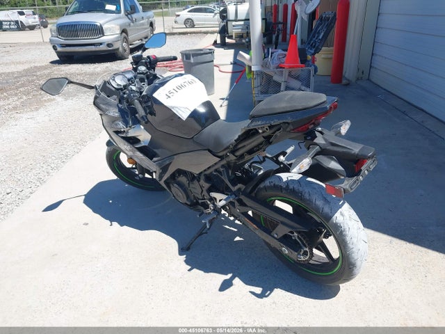 45106763 :رقم المزاد ، JKAEXKH14NDAH5089 vin ، 2022 Kawasaki Ex400 مزاد بيع