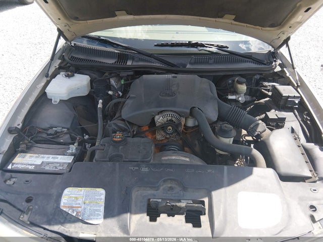 45106878 :رقم المزاد ، 1LNHM82W0YY821776 vin ، 2000 Lincoln Town Car Signature مزاد بيع