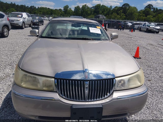 45106878 :رقم المزاد ، 1LNHM82W0YY821776 vin ، 2000 Lincoln Town Car Signature مزاد بيع