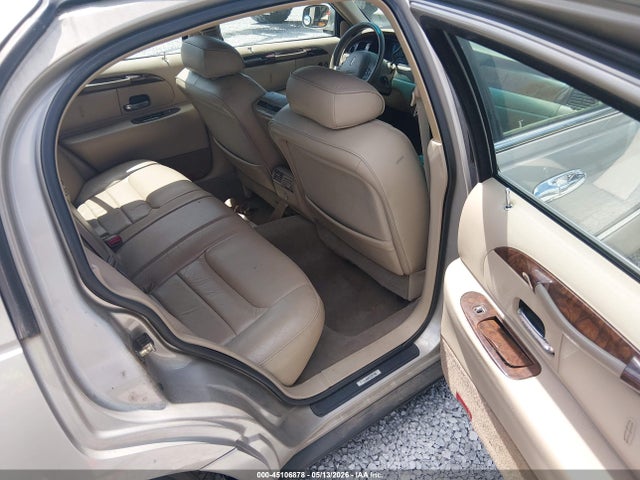 45106878 :رقم المزاد ، 1LNHM82W0YY821776 vin ، 2000 Lincoln Town Car Signature مزاد بيع