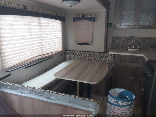 45107030 :رقم المزاد ، 4X4TPUD2XHP065320 vin ، 2017 Puma 28ft Fqdb مزاد بيع