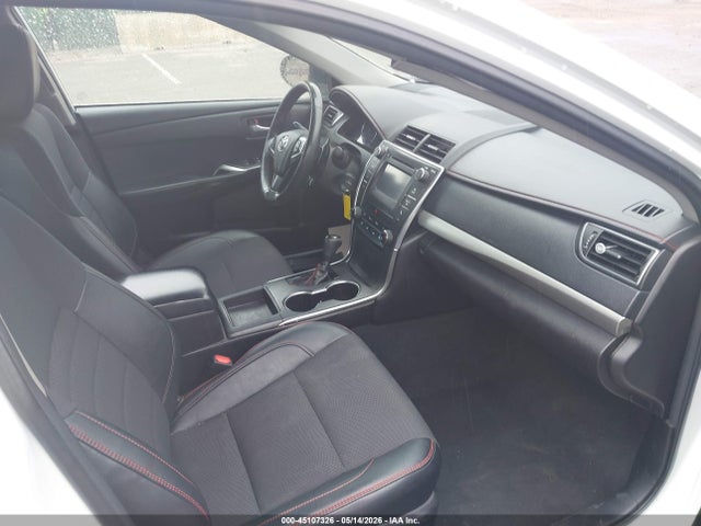 45107326 :رقم المزاد ، 4T1BF1FK2HU377824 vin ، 2017 Toyota Camry Se مزاد بيع