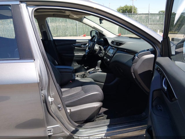 JN1BJ1CR7HW127121 Nissan Rogue Sport Sl