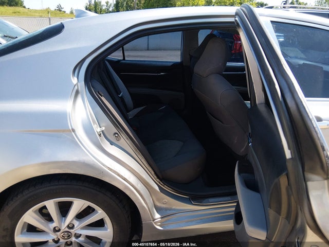 45107654 :رقم المزاد ، 4T1C11AK6NU692406 vin ، 2022 Toyota Camry Le مزاد بيع