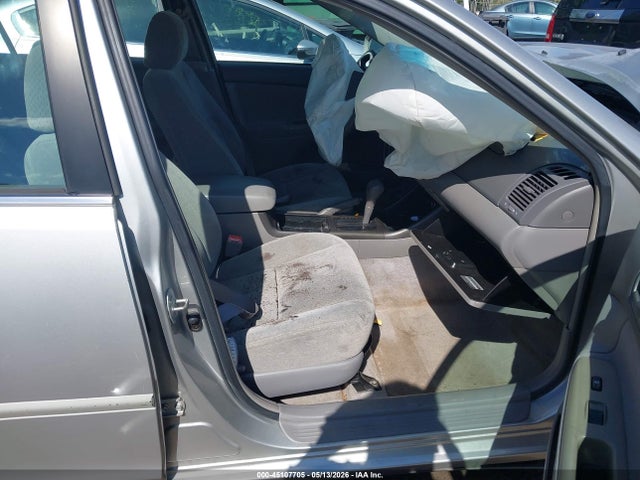 2004 Toyota Camry Le V6 მანქანა იყიდება აუქციონზე, vin: 4T1BF32KX4U077301, აუქციონის ნომერი: 45107705