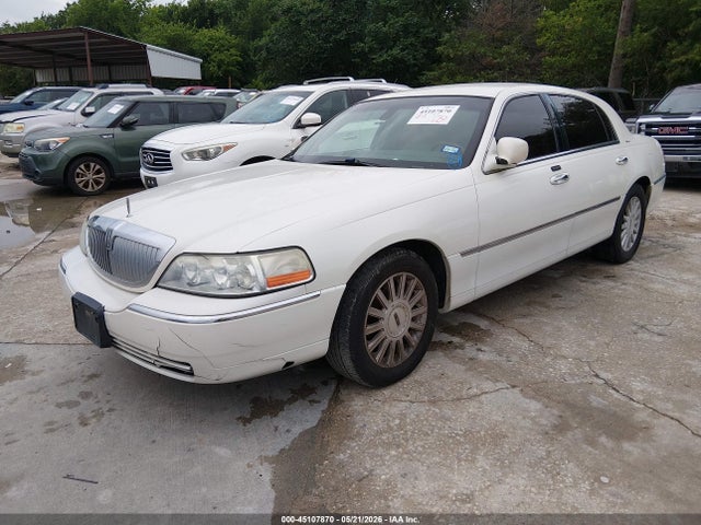 Продаж на аукціоні авто 2003 Lincoln Town Car Signature, vin: 1LNHM82W03Y682743, номер лоту: 45107870