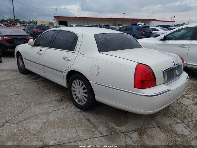 Продаж на аукціоні авто 2003 Lincoln Town Car Signature, vin: 1LNHM82W03Y682743, номер лоту: 45107870