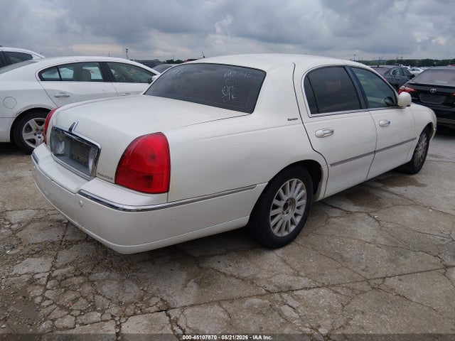 Продаж на аукціоні авто 2003 Lincoln Town Car Signature, vin: 1LNHM82W03Y682743, номер лоту: 45107870