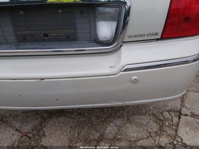 Продаж на аукціоні авто 2003 Lincoln Town Car Signature, vin: 1LNHM82W03Y682743, номер лоту: 45107870