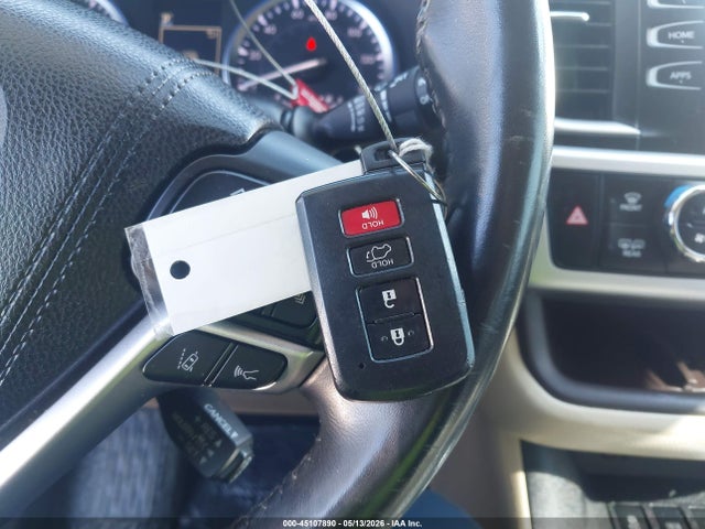45107890 :رقم المزاد ، 5TDJZRFH7HS360063 vin ، 2017 Toyota Highlander Xle مزاد بيع