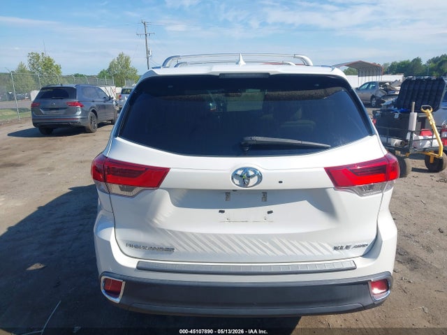 45107890 :رقم المزاد ، 5TDJZRFH7HS360063 vin ، 2017 Toyota Highlander Xle مزاد بيع