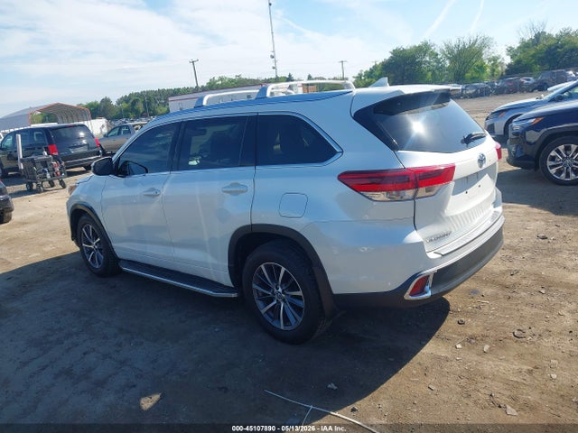 45107890 :رقم المزاد ، 5TDJZRFH7HS360063 vin ، 2017 Toyota Highlander Xle مزاد بيع