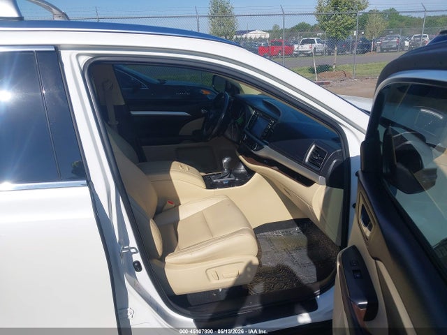 45107890 :رقم المزاد ، 5TDJZRFH7HS360063 vin ، 2017 Toyota Highlander Xle مزاد بيع