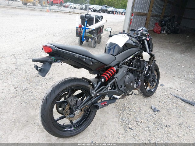 45108535 :رقم المزاد ، JKAEREC18ADA49029 vin ، 2010 Kawasaki Er650 C مزاد بيع