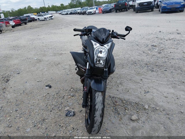45108535 :رقم المزاد ، JKAEREC18ADA49029 vin ، 2010 Kawasaki Er650 C مزاد بيع