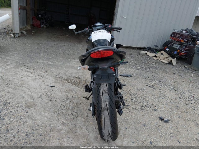 45108535 :رقم المزاد ، JKAEREC18ADA49029 vin ، 2010 Kawasaki Er650 C مزاد بيع