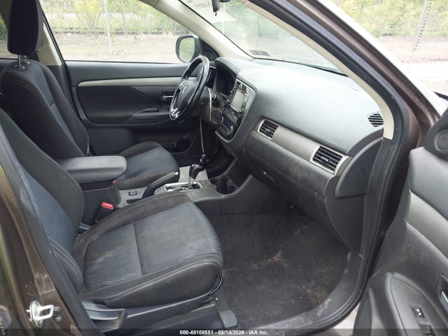 Продажа на аукционе авто 2016 Mitsubishi Outlander Se, vin: JA4AZ3A34GZ043115, номер лота: 45108551