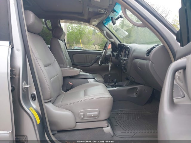Продажа на аукционе авто 2004 Toyota Sequoia Limited V8, vin: 5TDBT48A24S231537, номер лота: 45108601