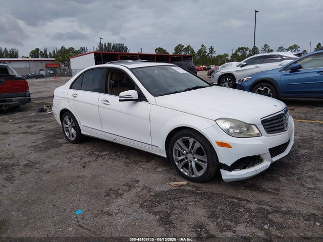 2014 Mercedes-benz C 250 Luxury მანქანა იყიდება აუქციონზე, vin: WDDGF4HB6EA958111, აუქციონის ნომერი: 45108735