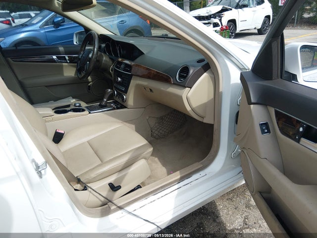 2014 Mercedes-benz C 250 Luxury მანქანა იყიდება აუქციონზე, vin: WDDGF4HB6EA958111, აუქციონის ნომერი: 45108735