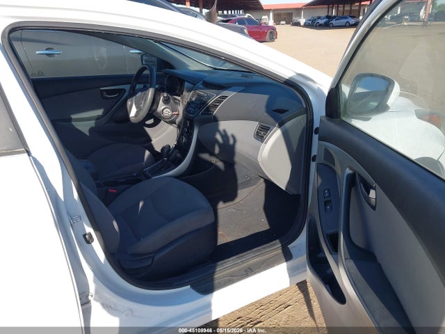 Продажа на аукционе авто 2016 Hyundai Elantra Se, vin: 5NPDH4AE8GH721241, номер лота: 45108946