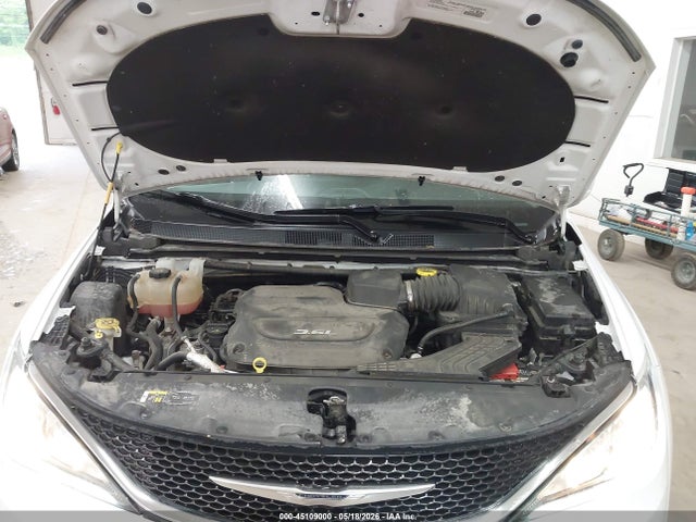 Auction sale of the 2018 Chrysler Pacifica Touring L, vin: 2C4RC1BG5JR120866, lot number: 45109000
