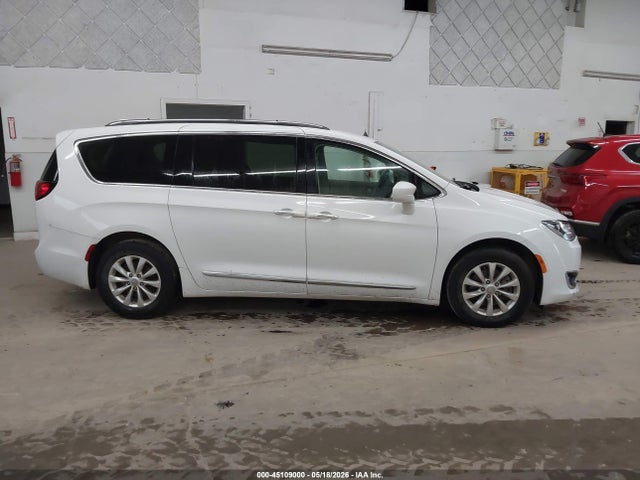 Auction sale of the 2018 Chrysler Pacifica Touring L, vin: 2C4RC1BG5JR120866, lot number: 45109000