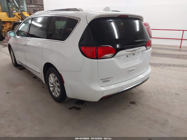 Auction sale of the 2018 Chrysler Pacifica Touring L, vin: 2C4RC1BG5JR120866, lot number: 45109000