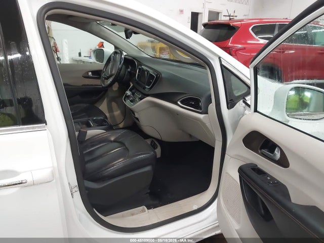 Auction sale of the 2018 Chrysler Pacifica Touring L, vin: 2C4RC1BG5JR120866, lot number: 45109000