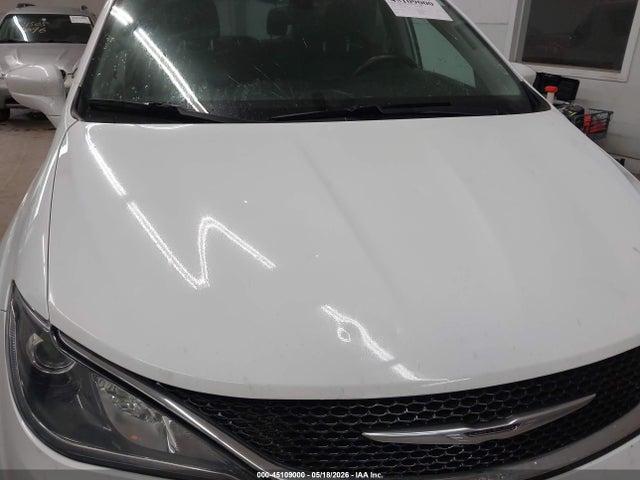 Auction sale of the 2018 Chrysler Pacifica Touring L, vin: 2C4RC1BG5JR120866, lot number: 45109000