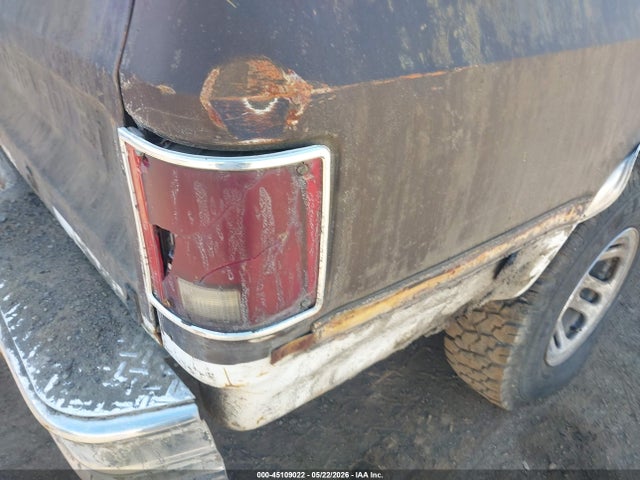 Продажа на аукционе авто 1984 Chevrolet C20, vin: 2GCGC24M3E1232540, номер лота: 45109022