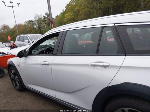 45109148 :رقم المزاد ، W04GV8SX4J1103257 vin ، 2018 Buick Regal Tourx Essence مزاد بيع