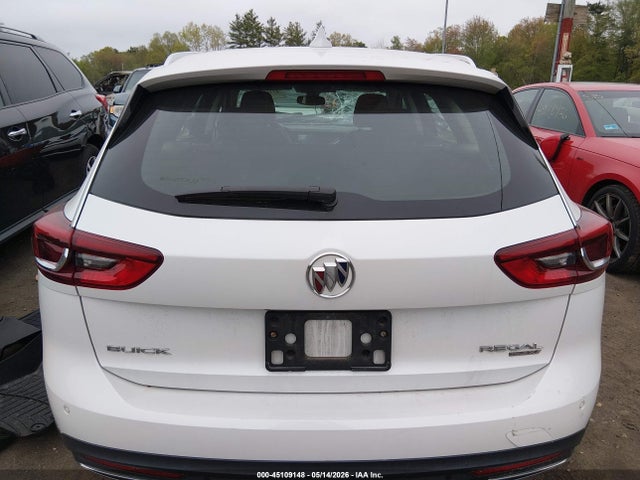 45109148 :رقم المزاد ، W04GV8SX4J1103257 vin ، 2018 Buick Regal Tourx Essence مزاد بيع