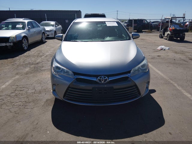 2015 Toyota Camry Le მანქანა იყიდება აუქციონზე, vin: 4T4BF1FK0FR484857, აუქციონის ნომერი: 45109221