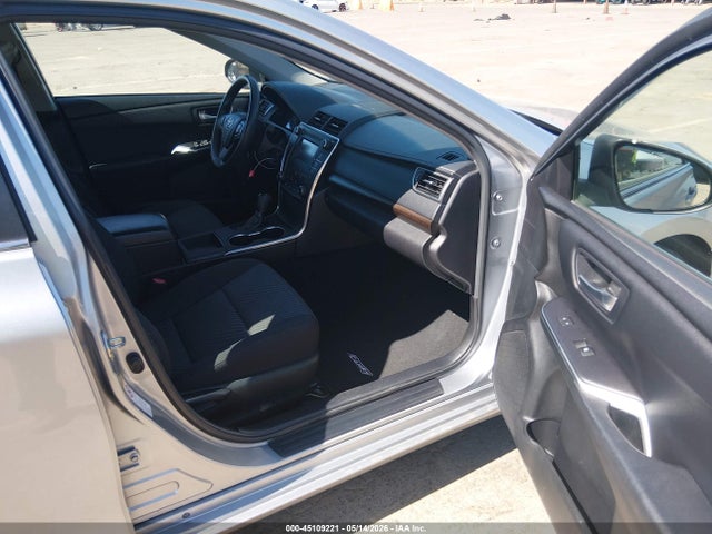2015 Toyota Camry Le მანქანა იყიდება აუქციონზე, vin: 4T4BF1FK0FR484857, აუქციონის ნომერი: 45109221
